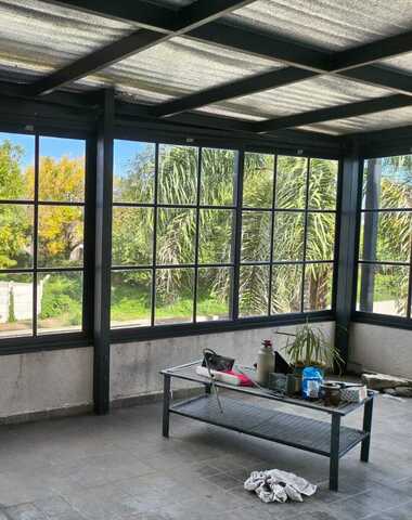 ventanas-a30-negras con vidrios repartidoss